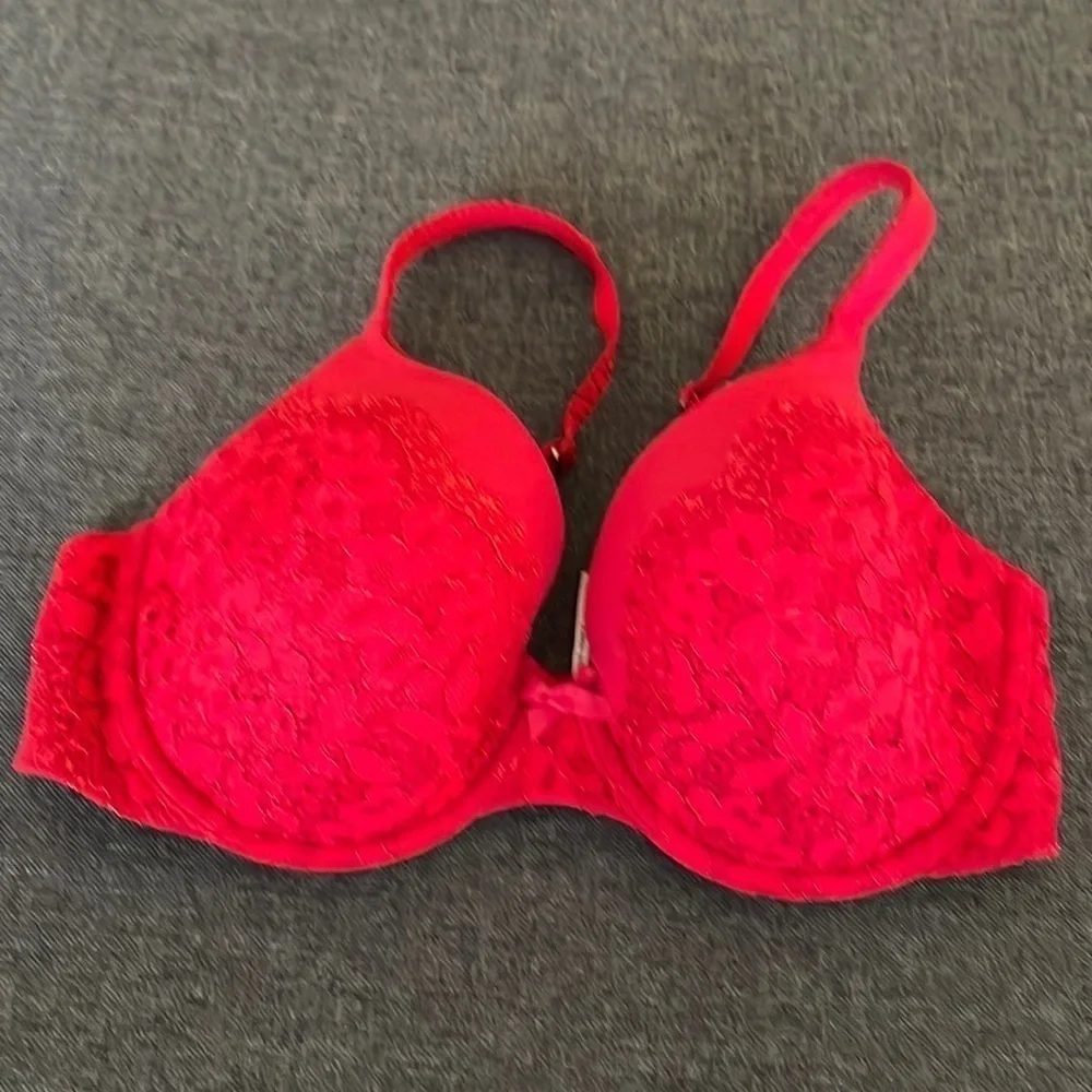 Victoria’s Secret sz 34 D lined perfect coverage red lace bra underwire WL71
